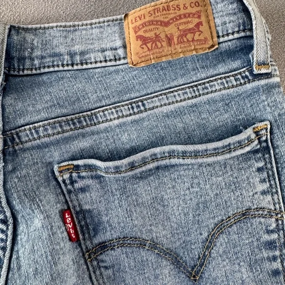 Womens Light Wash Levis Jeans 314 Shaping Straight Size 28 By 30 Preowned - Picture 9 of 9